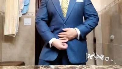 Str8 daddy jerking off in suit - nvdvid.com