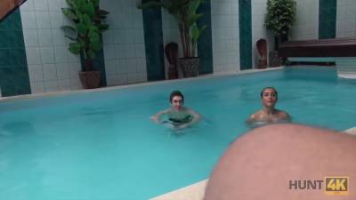 Hottie Veut Samuser Dans Piscine Alors Pourquoi - hclips.com