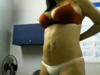 Milf se desnuda en su oficina - webmaster.drtuber.com