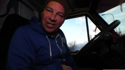 Amateur honey gets pumped in the van - drtuber.com