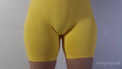 My Camel Toe In A Yellow Gym Leggings - hclips.com