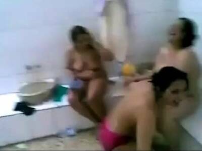 AMATEUR ARAB GIRLS NAKED IN BATHROOM - drtuber.com - India