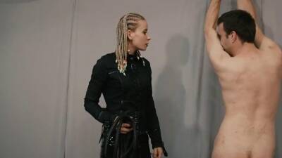 Cruel whipping by sadistic blonde dominatrix in leather - sunporno.com