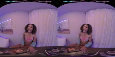 Dazzling ebony bombshell plays with herself in VR before going on a date - txxx.com