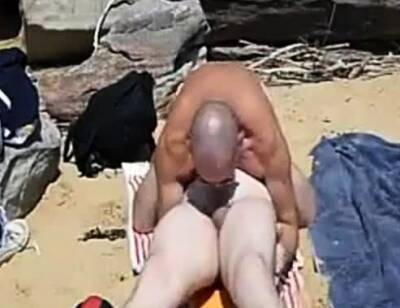 Beach Threesome - drtuber.com