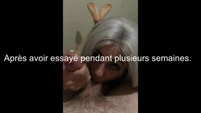 Mignonne blonde avec piercing au nez adore sucer son copain - drtuber.com