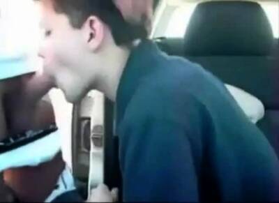 Sucking a cock seated in his car - drtuber.com