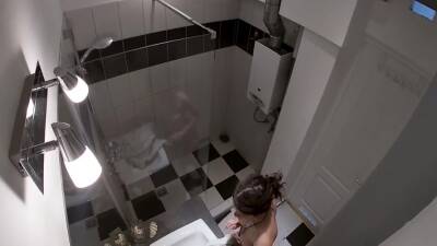 Hidden Cam - Spying My Stepsister In The Shower - upornia.com - Italy