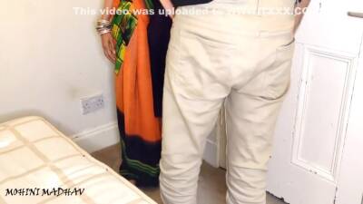 Uncle - Fucked Her Aunt Fiercely When Uncle Went Out, Hindi Audio - upornia.com - India