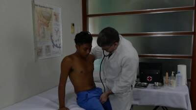 Asian doctor fingers patient before sex - drtuber.com
