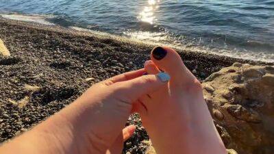Mistress Lara Plays With Her Feet And Toes On The Beach - upornia.com
