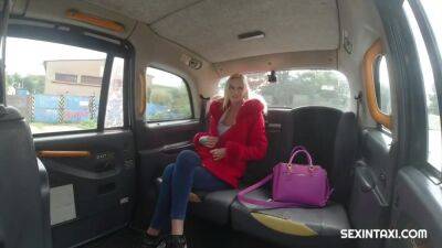 Hot Blonde Undressed In Taxi - hclips.com