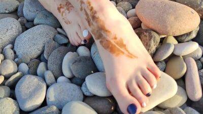 Foot Fetish. Mistress Lara Shows Her Beautiful Feet On The Beach - hclips.com