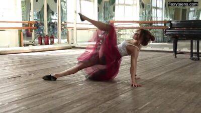 Dancer - Alla - Flexible And Sexy - upornia.com