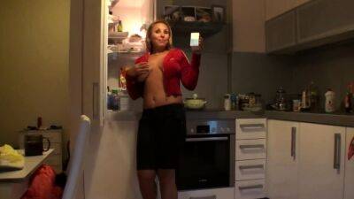 Sonya strip off in kitchen - drtuber.com - Russia
