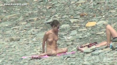 peeping Naturist Beach.38 - hclips.com