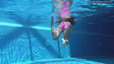 Jessica Lincoln - Jessica - Jessica Lincoln In Cute Average Body Babe Jessica Swimming - upornia.com