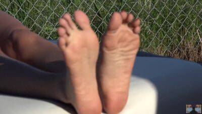 Public Voyeur Sunbathing Cheerleader Feet No Panties - hclips.com