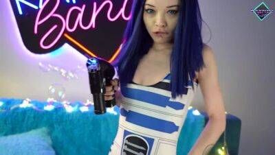 R2D2 got horny and fucked her little ass. Karneli Bandi - veryfreeporn.com