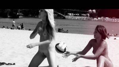 Nude beach girl is having a great time - drtuber.com