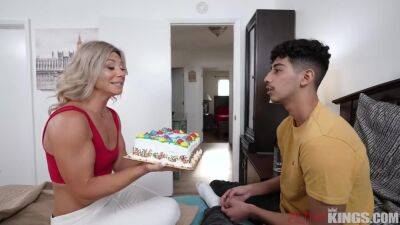 Madison Brite - My Sexy Stepmom Workin Hard Cock - upornia.com