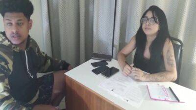 Lunna Real In Foi Atende O Cliente Para Hospeda Lo Ele No Imovel , E Nao Sabia Que Ele Era O Jefao Puto Safado ,e Ela Acabou Dando A Bucetinha Pra Ele 13 Min - upornia.com - county Real