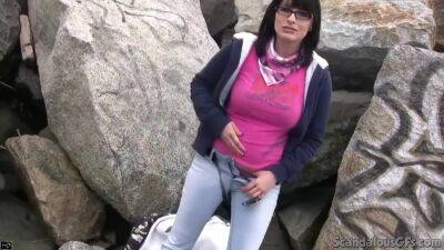 Nerd Brunette Blowjob And Cumming Beside Beach - hclips.com