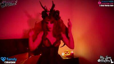 Sexy Demonessa Showed Her Face For Halloween - hclips.com