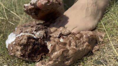 Smashing A Cake With My Feet. The Chocolate And Cream Gateaux Feels So Nice Between My Toes - upornia.com - Britain