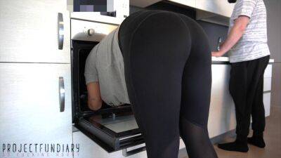 girl in yoga leggings stuck in oven - projectsexdiary - sunporno.com