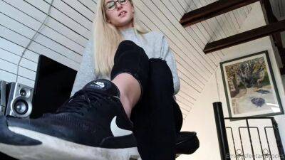 Blonde Foot Fetish on Cam - drtuber.com