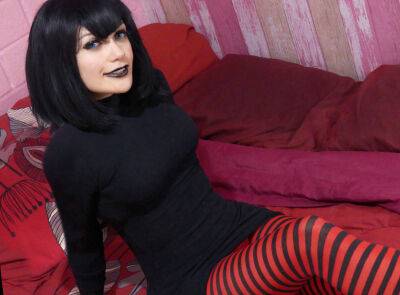 Goth - Goth teen Mavis riding dick hard and climaxing - Part 3 - sunporno.com