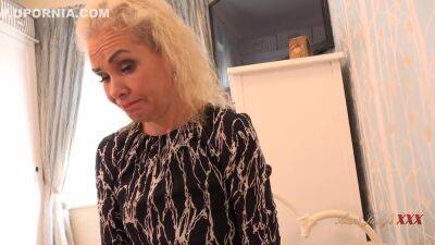 Your Sexy British Stepmom Francesca Helps You Get Over Your Ex-girlfriend - upornia.com - Britain