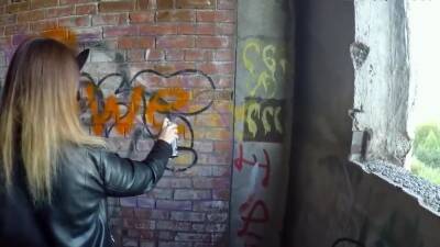 Girl Draws Graffiti And Then Fucks Her Boyfriend Strapon - hclips.com