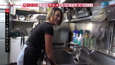 A5ランクの肉食看板娘が小麦色の爆乳ボディ揺れまくり本気SEXｗ - txxx.com - Japan