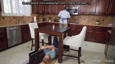 Handy man fuck my wife while i cooking - sunporno.com
