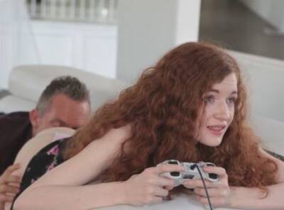 Redhead teen decides to make money by sucking her stepdads cock - sunporno.com