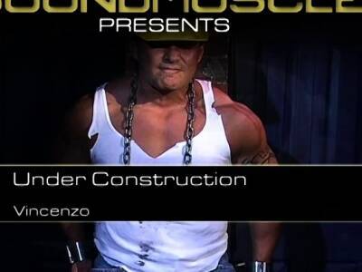 Muscular construction worker is bound up with chains - icpvid.com