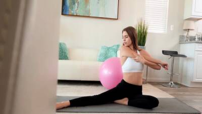 Jill Kassidy Her Yoga Workout Turn into Sex - drtuber.com