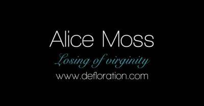 Alice - Aphrodisiac brunette Alice Moss with fang inside - drtuber.com