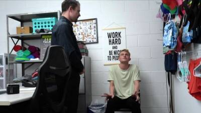 Surprise anal sex at the guards office - icpvid.com