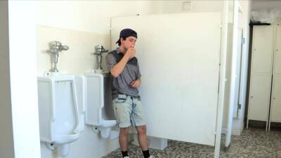 Bareback BBC quickie in a public restroom - icpvid.com