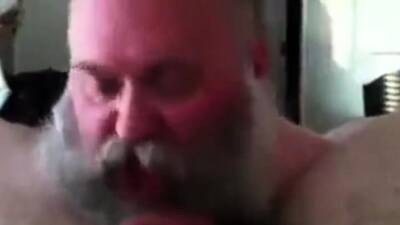 Bearded Dad Sucking Really Good - icpvid.com