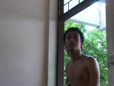 Skinny Asians blowing dicks in group - nvdvid.com