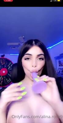 Alinaarose Dildo Sucking - hclips.com