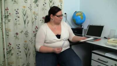 Big belly teacher seduces student into sex - drtuber.com - Czech Republic