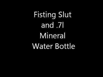 Fisting Slut und Wasserflasche - drtuber.com - Germany