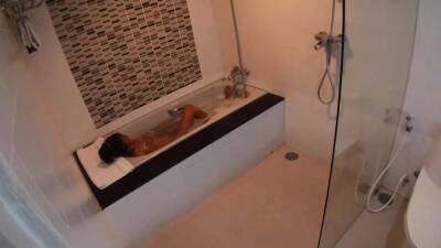 Thai teen fucked in the bath by a BWC - nvdvid.com - Thailand