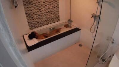 Thai teen fucked in the bath by a BWC - nvdvid.com - Thailand