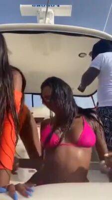 Ig How’s Twerking On Boat - upornia.com